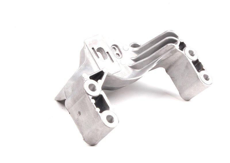 Несущий кронштейн двигателя