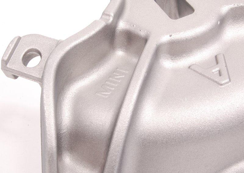 Несущий кронштейн двигателя