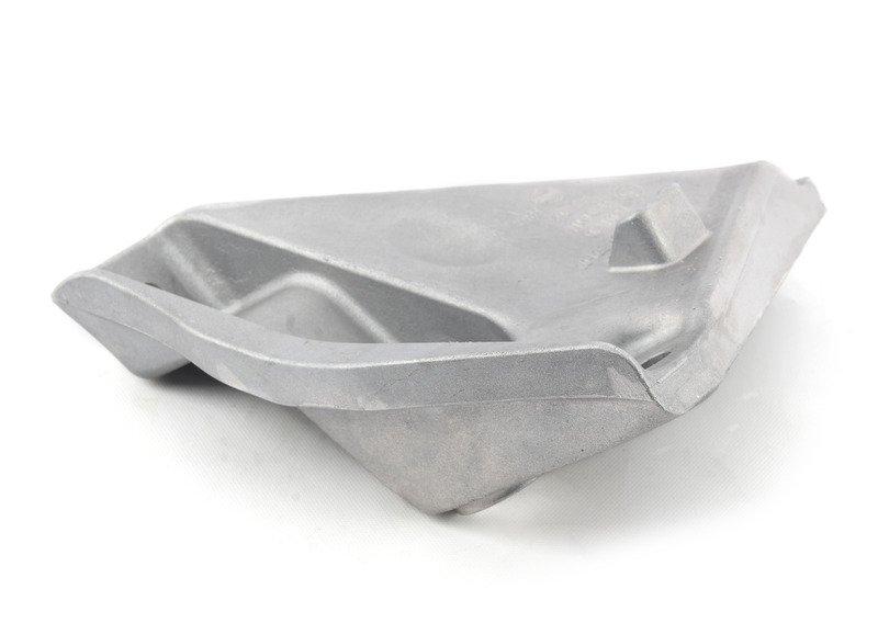 Несущий кронштейн двигателя Л