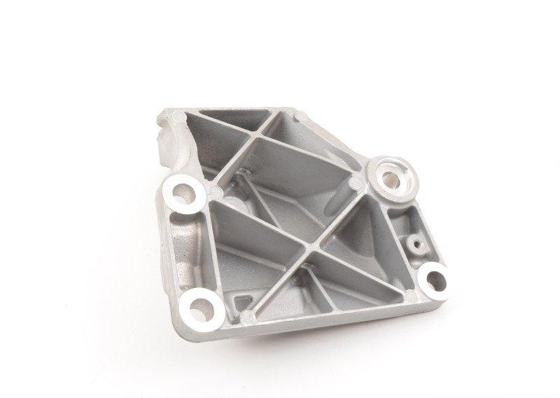 Несущий кронштейн двигателя Л