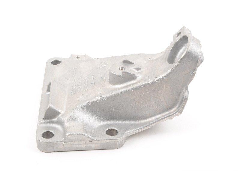 Несущий кронштейн двигателя Л