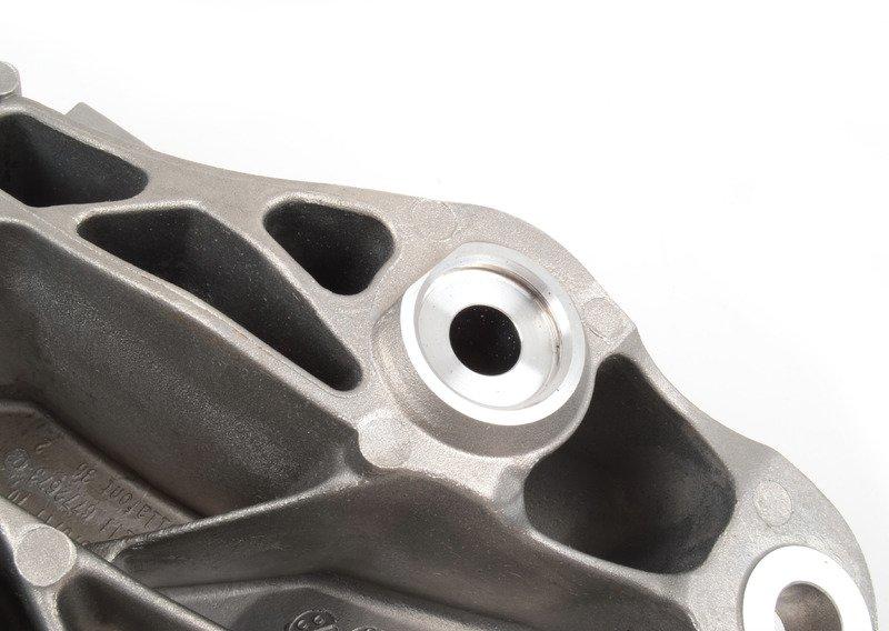 Несущий кронштейн двигателя Л