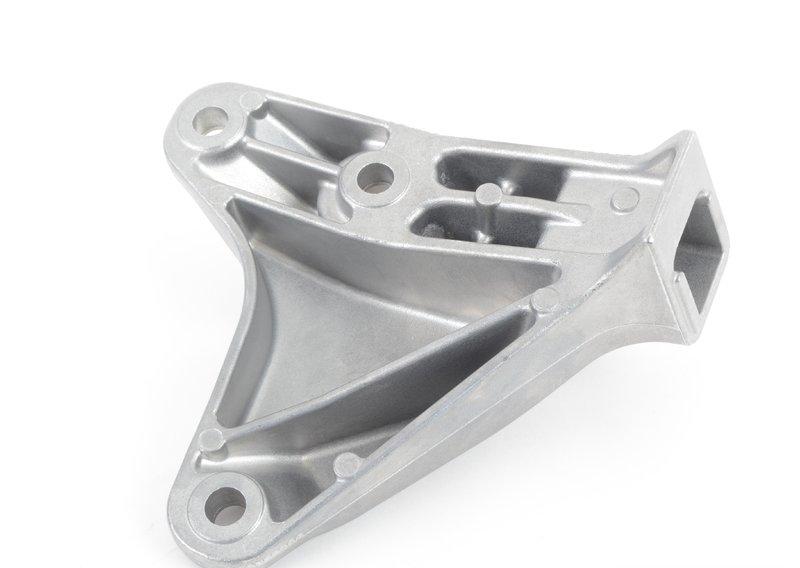 Несущий кронштейн двигателя Л