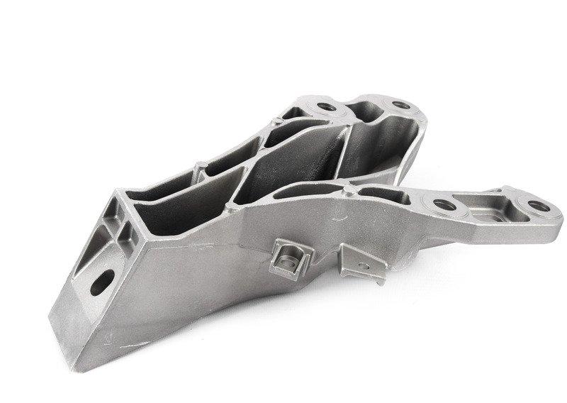 Несущий кронштейн двигателя Л