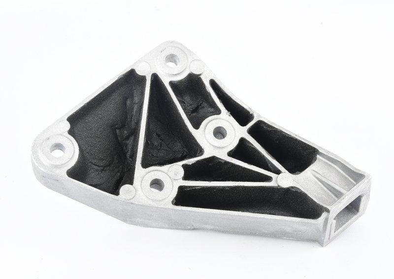 Несущий кронштейн двигателя Л