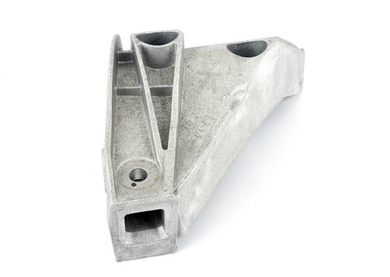 Несущий кронштейн двигателя Л