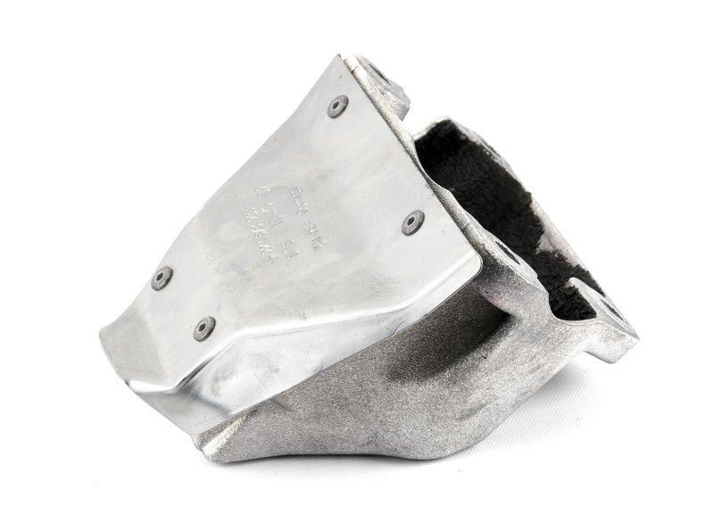 Несущий кронштейн двигателя П