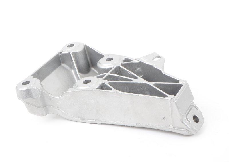 Несущий кронштейн двигателя Л