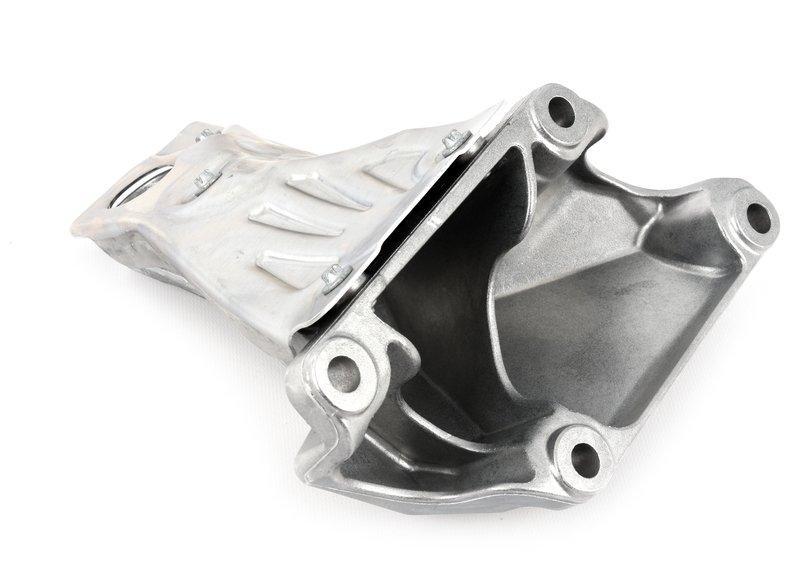 Несущий кронштейн двигателя П