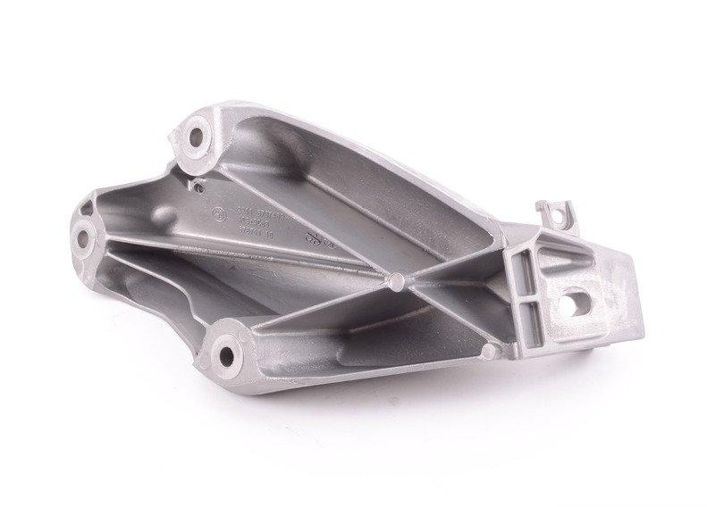 Несущий кронштейн двигателя Л