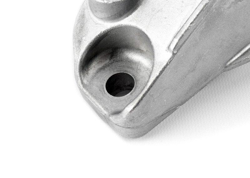 Несущий кронштейн двигателя Л