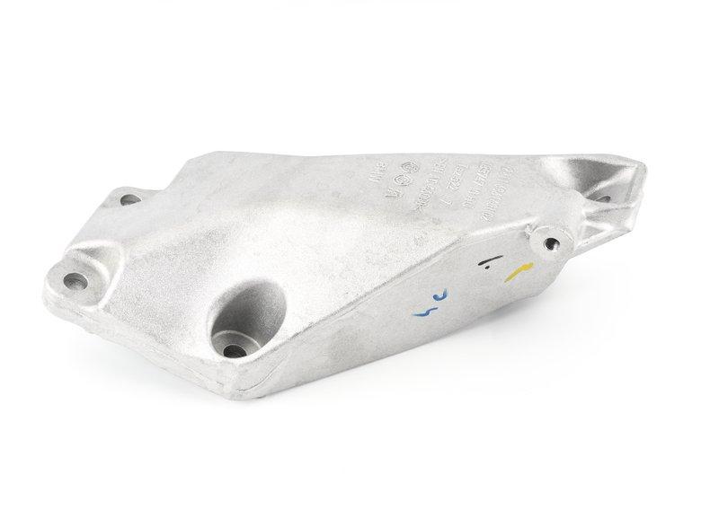 Несущий кронштейн двигателя Л