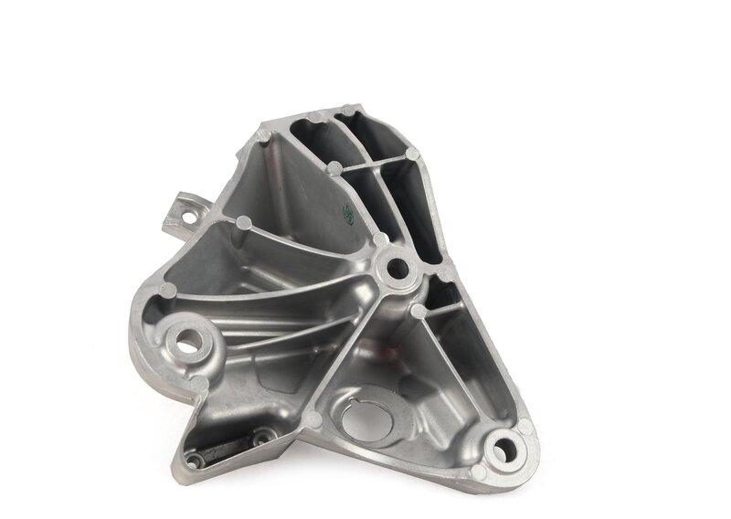 Несущий кронштейн двигателя Л