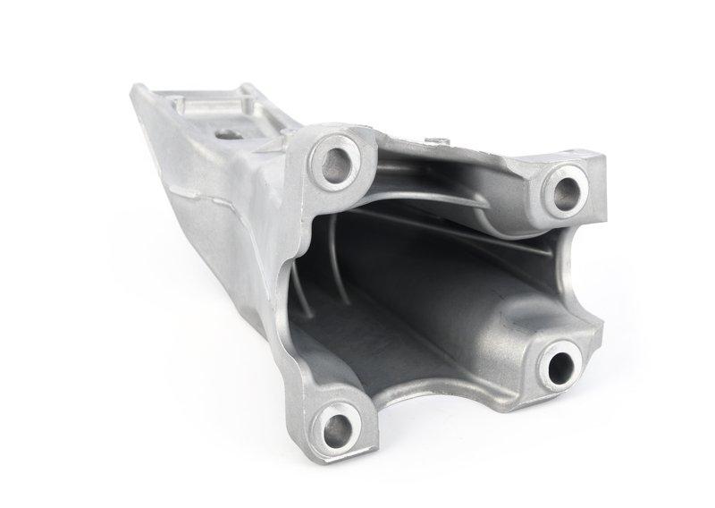 Несущий кронштейн двигателя Л