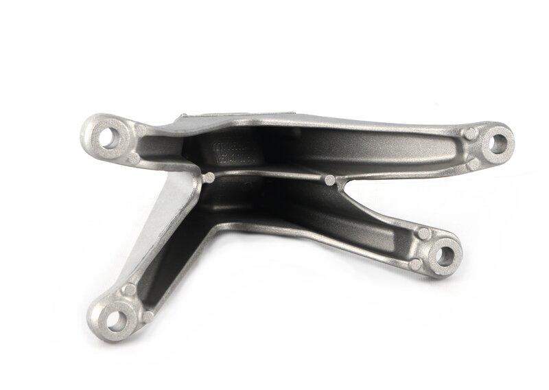 Несущий кронштейн двигателя Л