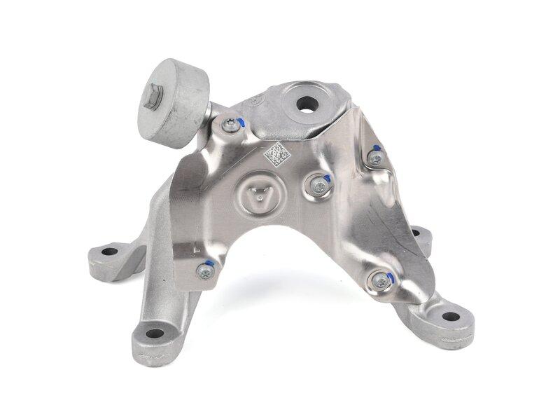 Несущий кронштейн двигателя П