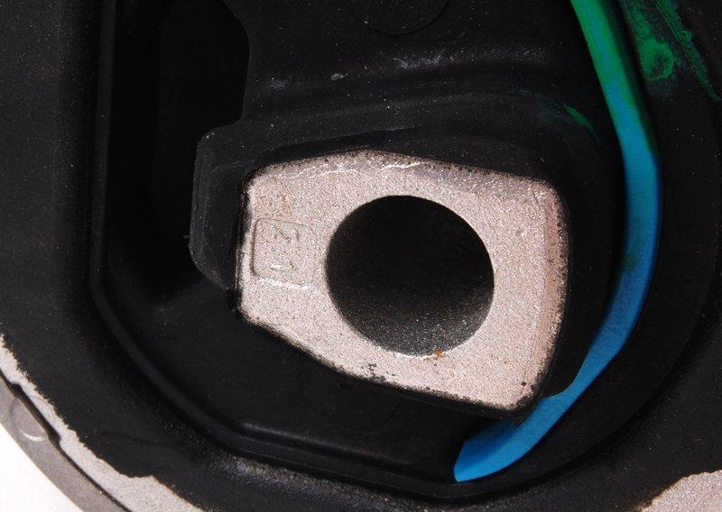 Опорный кронштейн КПП с резинов.подушкой