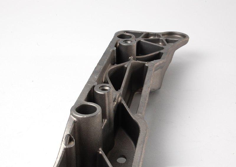 Опорная балка коробки передач