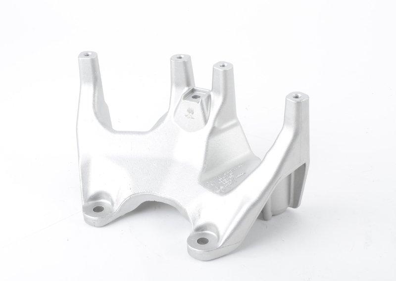 Несущий кронштейн КПП