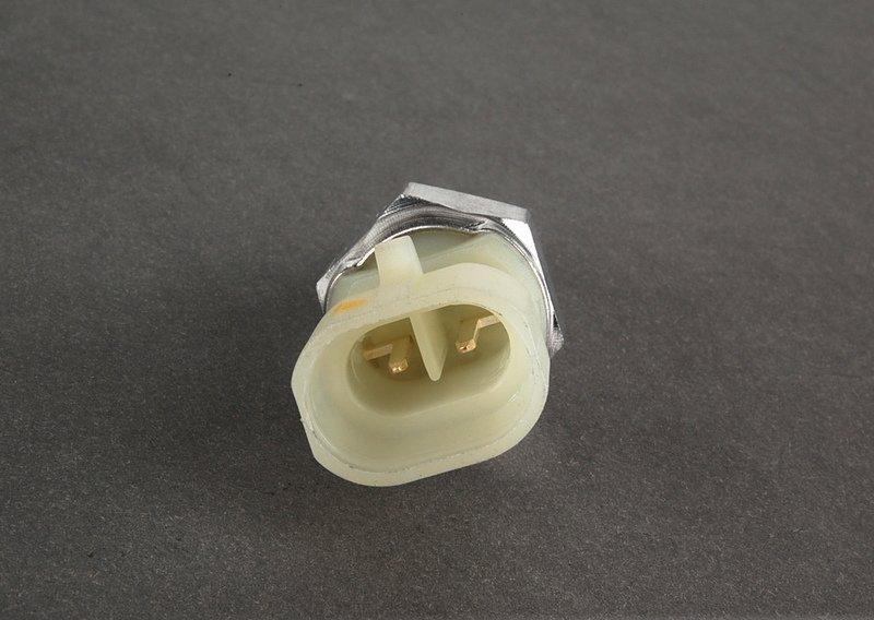 Выключатель фонарей заднего хода