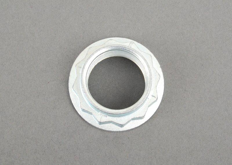 Гайка с буртиком