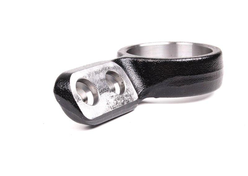 Кронштейн поперечного рычага Л