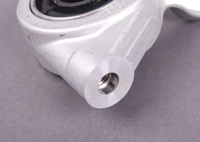 E46 Кронштейн попереч.рыч.с резиномет.шар.Л