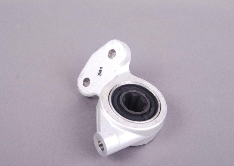 E46 Кронштейн попереч. рычага с резиномет. шарниром П