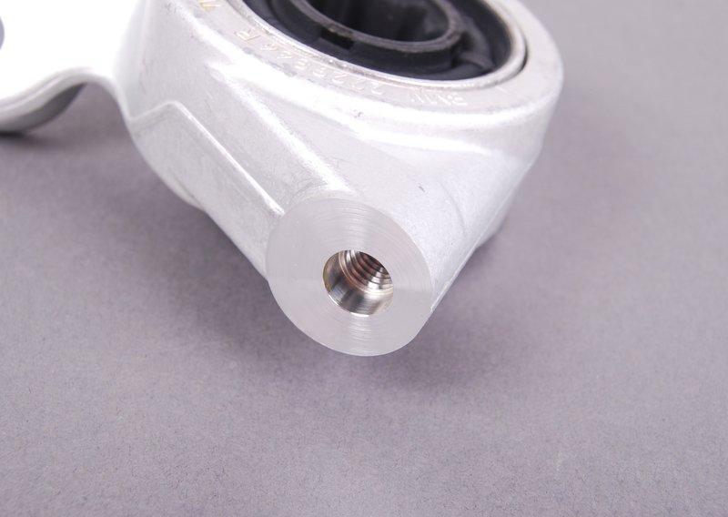 E46 Кронштейн попереч. рычага с резиномет. шарниром П