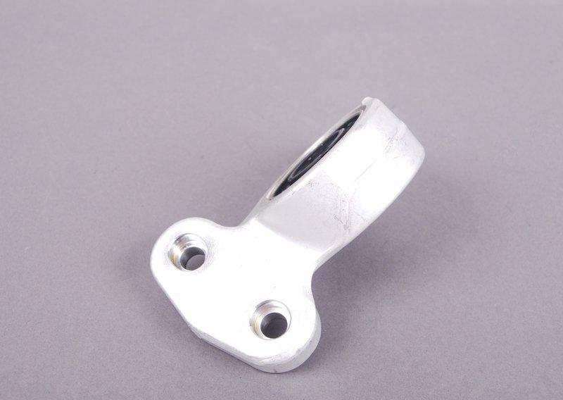 E46 Кронштейн попереч. рычага с резиномет. шарниром П