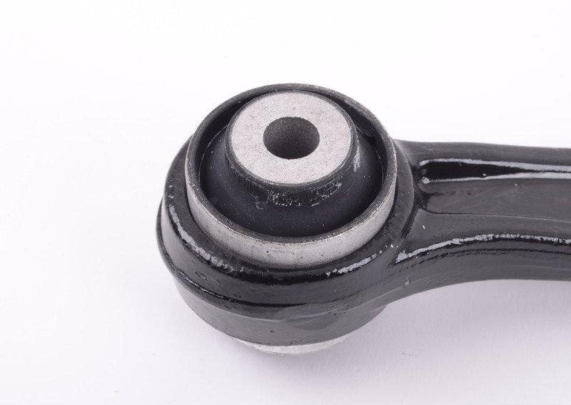 F15/F16  Нижн.попер.рычаг подв.с резиномет.шарн.Л