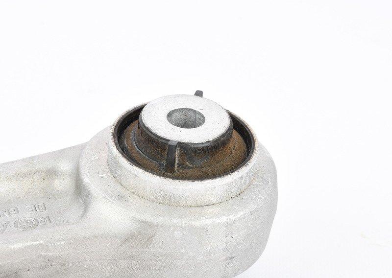 Нижн.попер.рычаг подв.с резиномет.шарн.Л