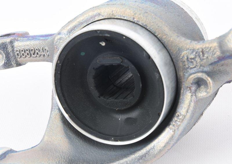 Крепл.попер.рычага подвески с гидрооп.Л