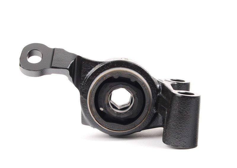 R60 сайлентблок переднего рычага левый