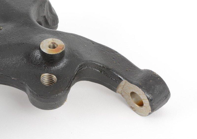 Поворотный кулак Л