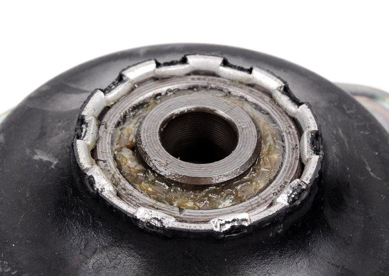 Верхняя опора амортизационной стойки