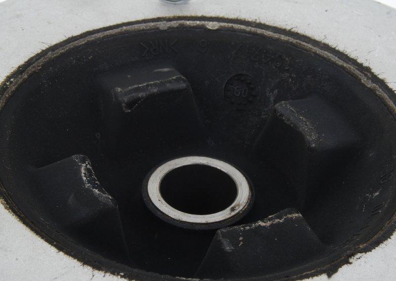 Верхняя опора амортизационной стойки