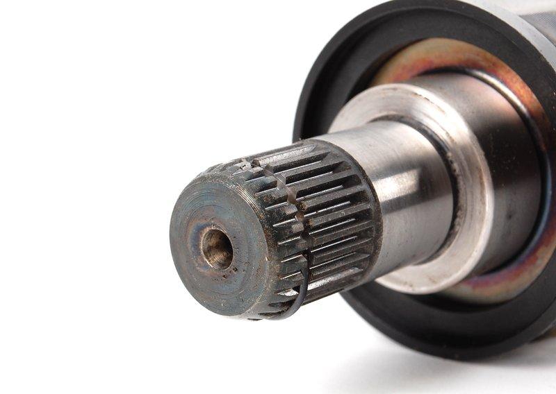 Восстановленный выходной вал слева