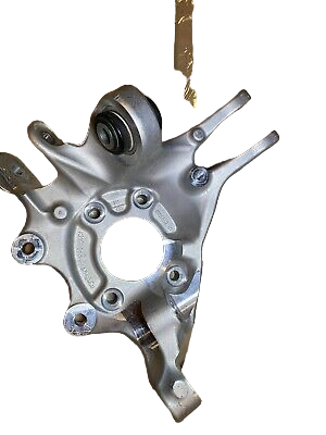 G80/G82 задний левый кулак