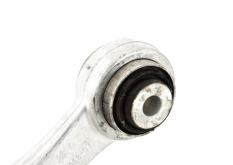 Поп.рычаг подвески с рез.мет.шарниром П