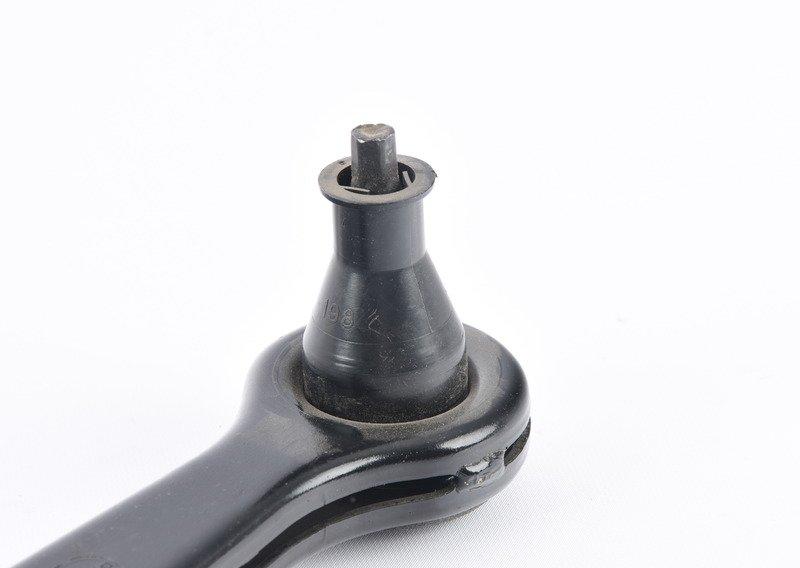 Поперечный рычаг подвески Л