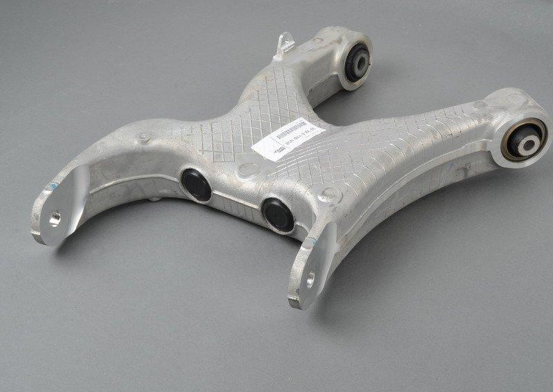 F15/E70 задний H-образный рычаг правый