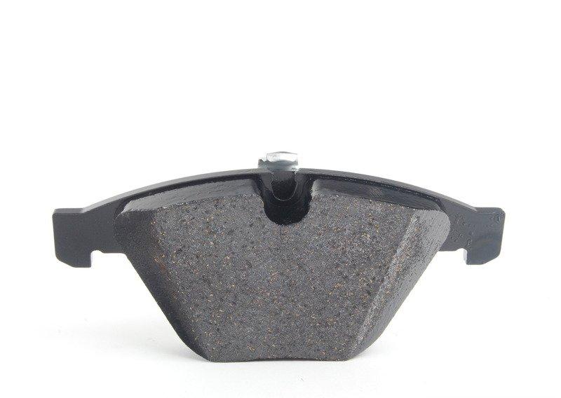 E60 передний комплект колодок и датчика