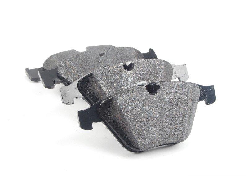 E60 передний комплект колодок и датчика