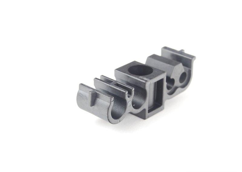 E46/E83/E52 Держатель трубопровода тормоз.привода