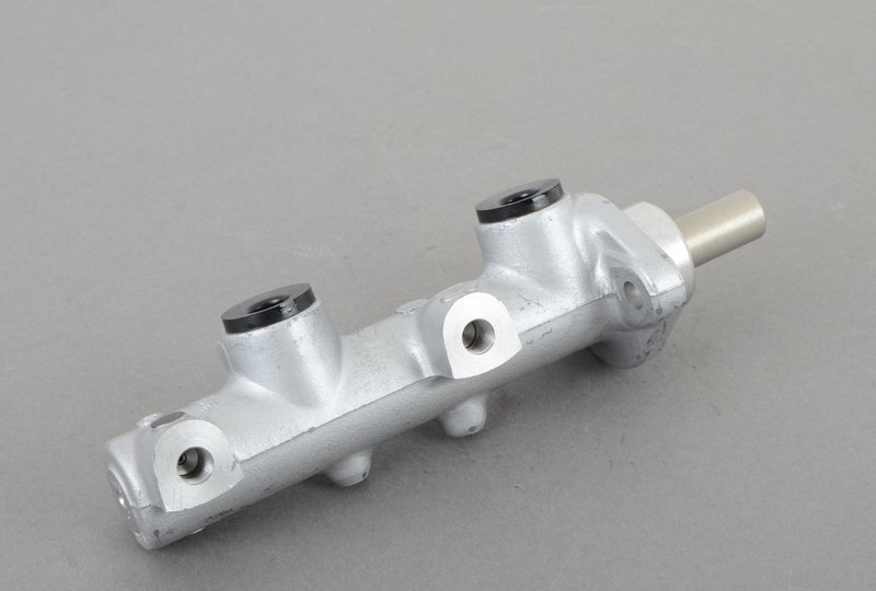 Главный тормозной цилиндр E24. E28