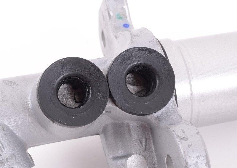 F10 Главный тормозной цилиндр