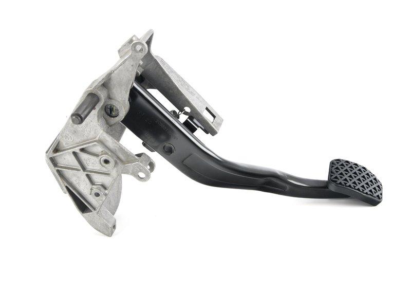 Педальный механизм с педалью тормоза