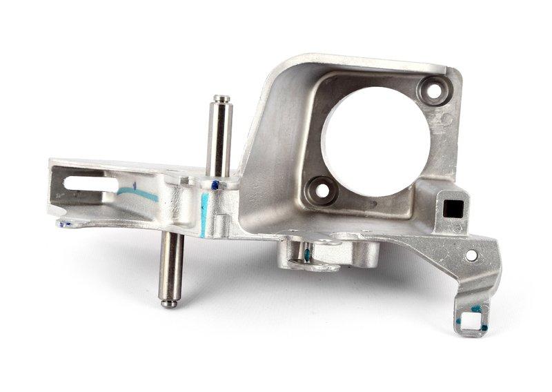 Опорный кронштейн педального механизма