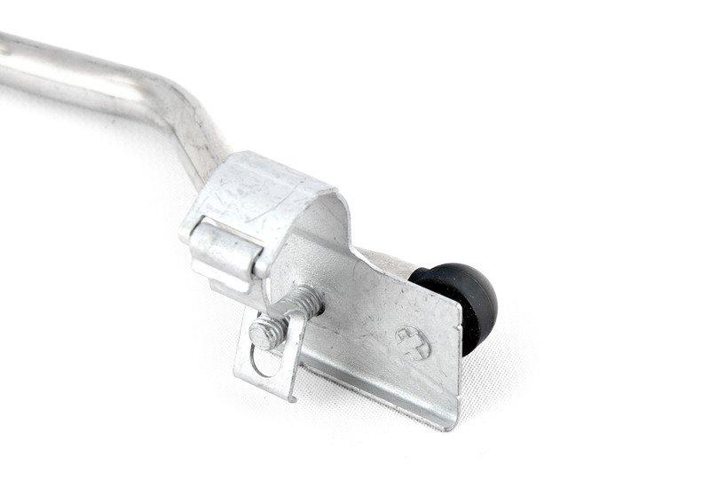 E84 Рычаг датчика величины дорожн.просвета передний мост